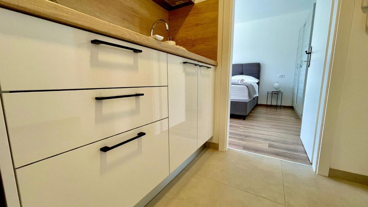 Studio Apartmani Kaja I Iva Sinj Exteriör bild